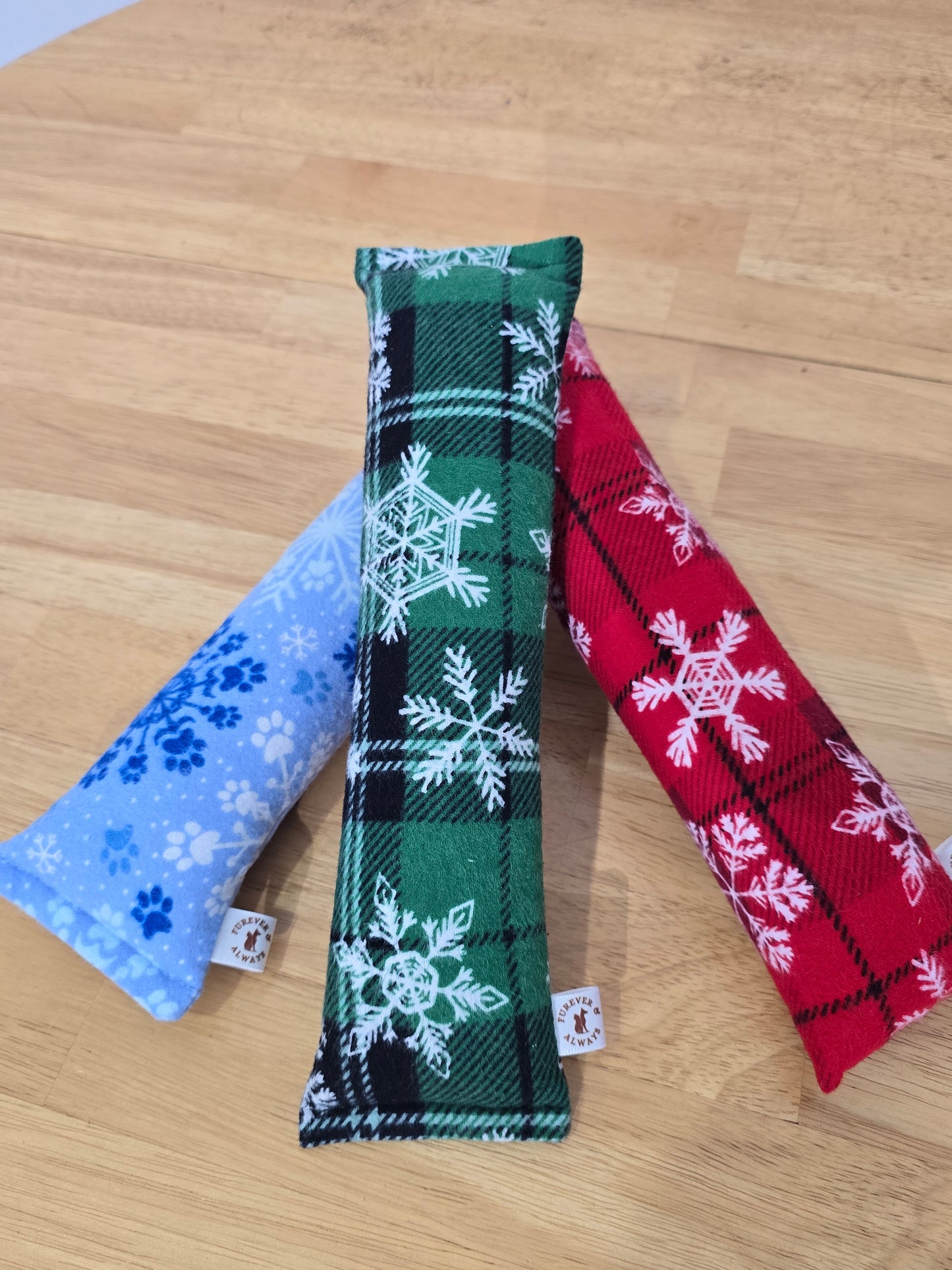 Green Snowflake Cat Kicker