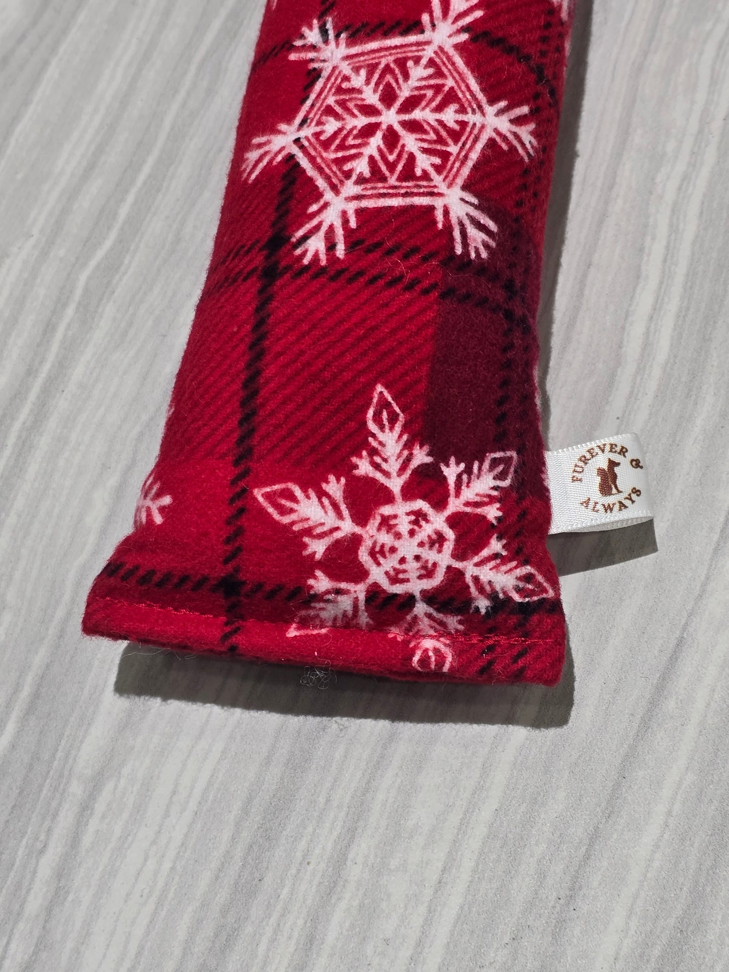 Red Snowflake Cat Kicker